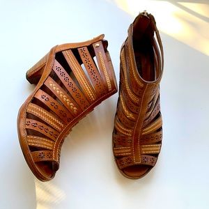 pikolinos open toed brown sandals